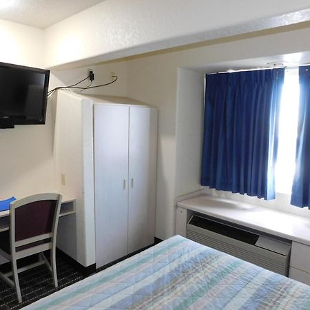 Travelodge By Wyndham Chadron Bagian luar foto