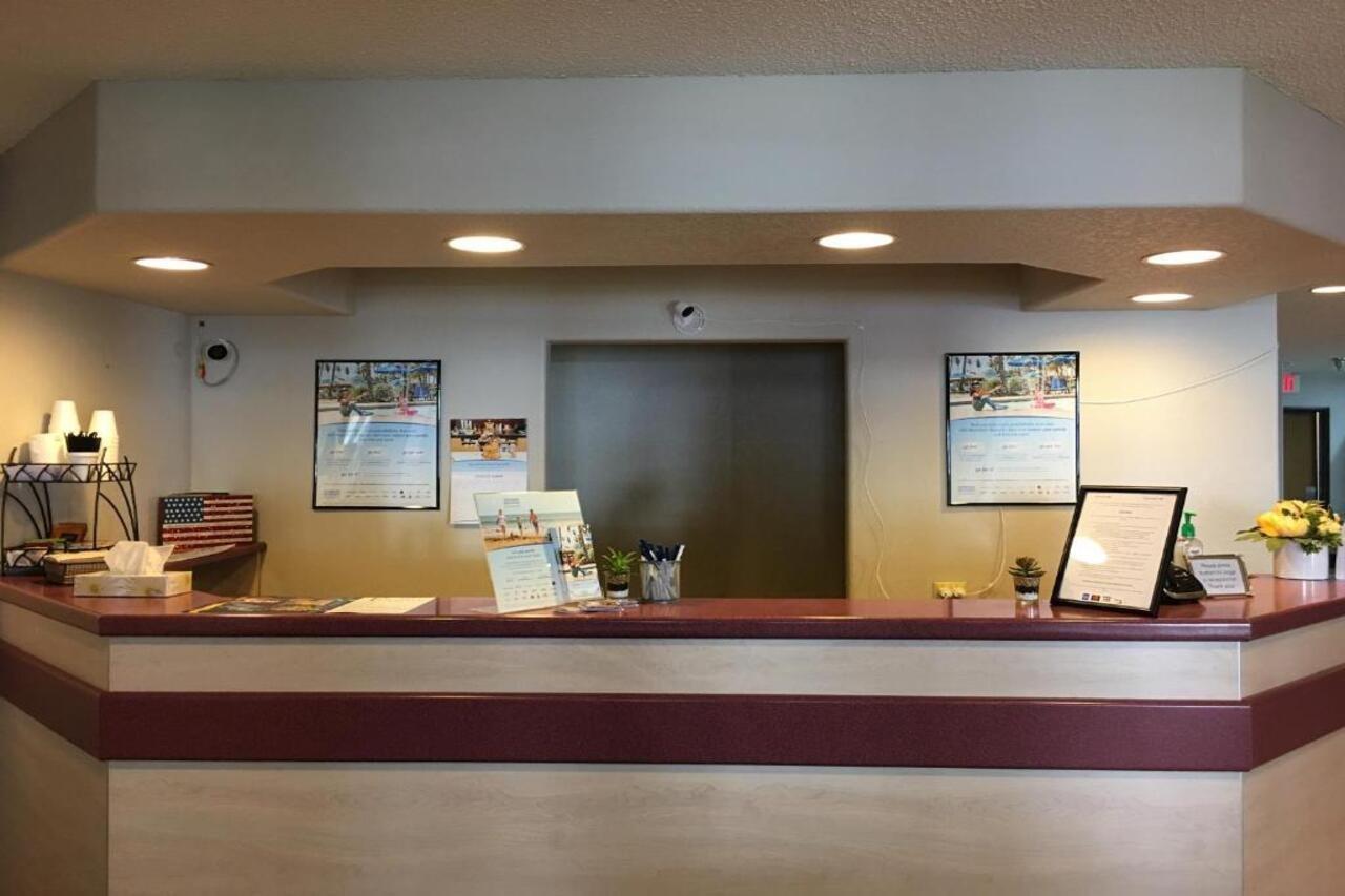 Travelodge By Wyndham Chadron Bagian luar foto