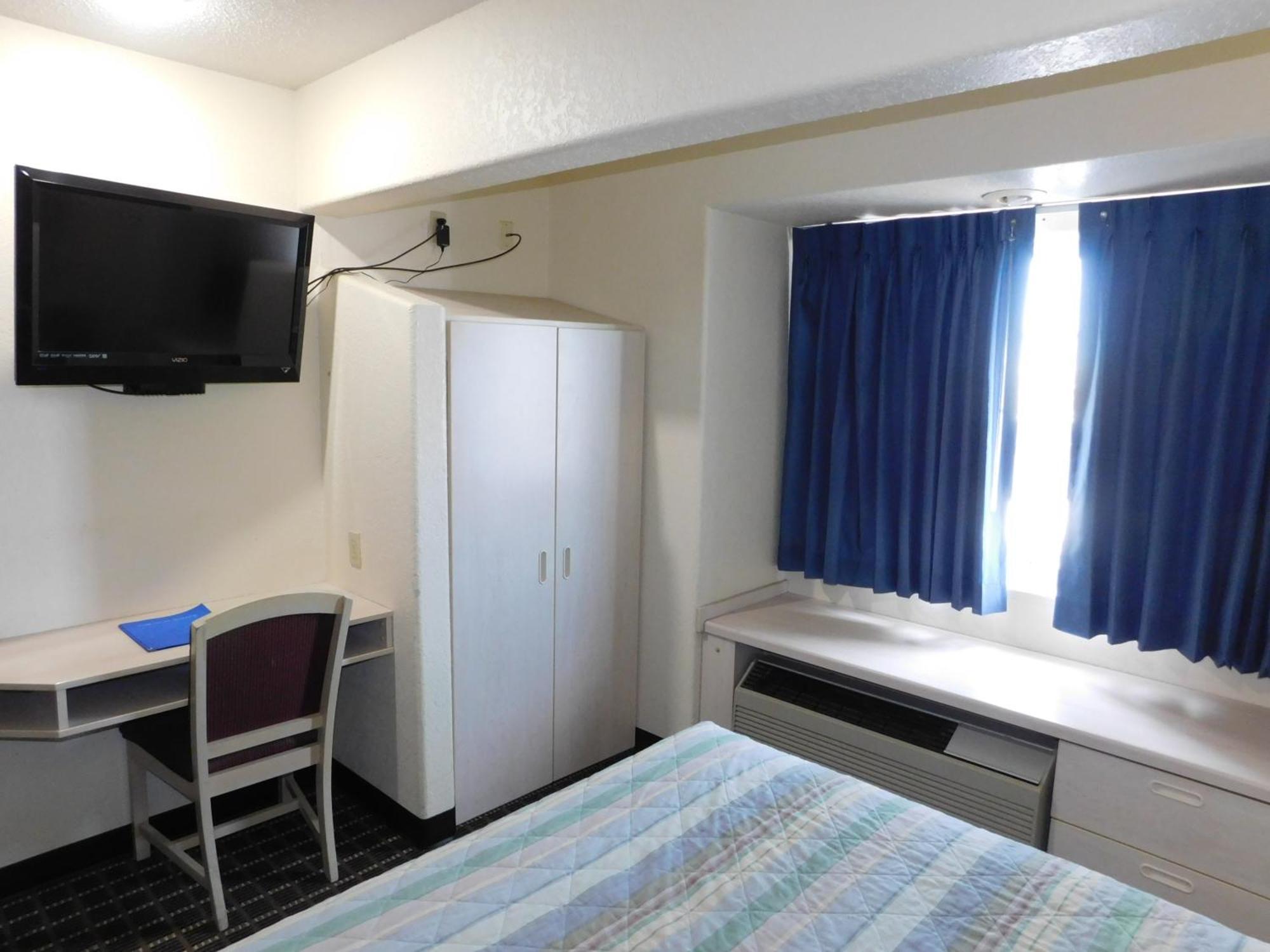 Travelodge By Wyndham Chadron Bagian luar foto