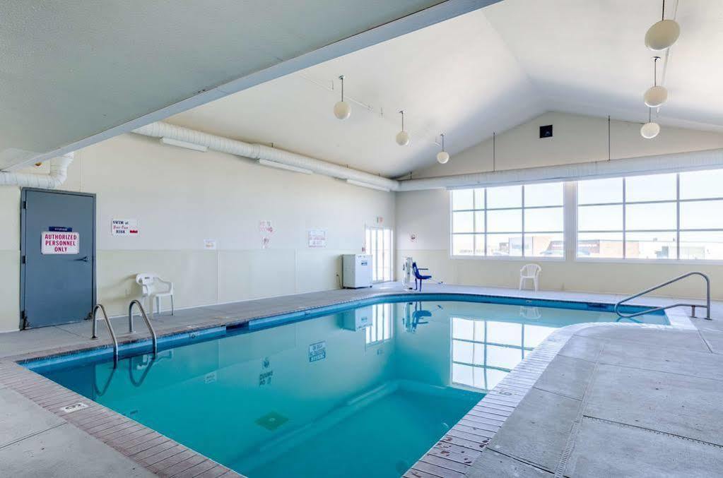 Travelodge By Wyndham Chadron Bagian luar foto