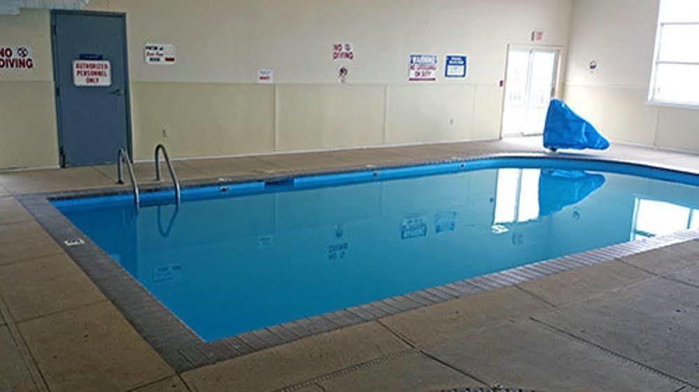 Travelodge By Wyndham Chadron Bagian luar foto