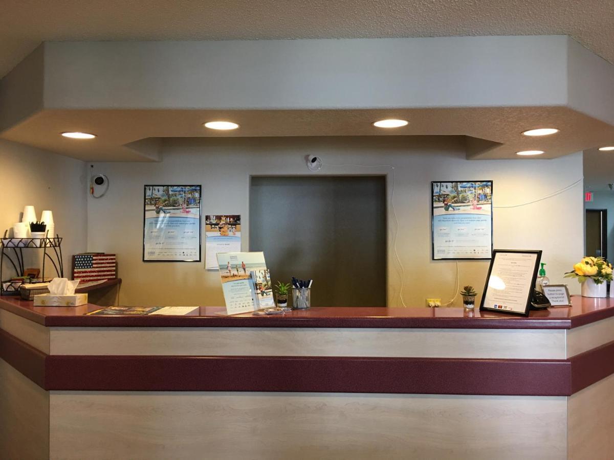 Travelodge By Wyndham Chadron Bagian luar foto