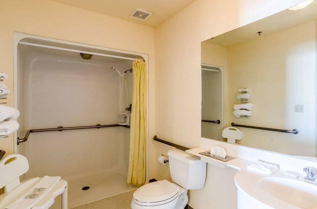 Travelodge By Wyndham Chadron Bagian luar foto