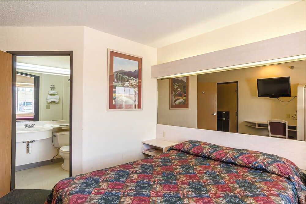 Travelodge By Wyndham Chadron Bagian luar foto